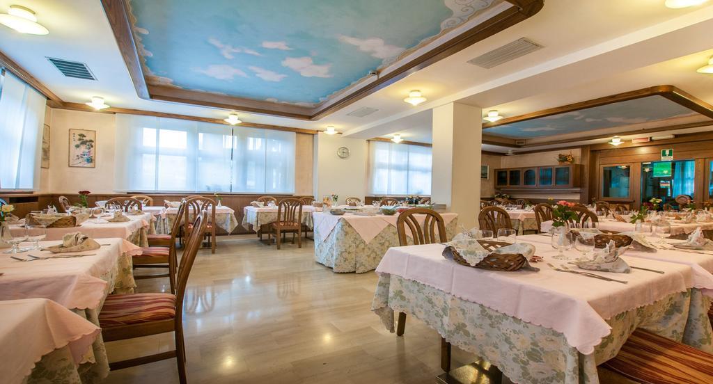 Albergo Sayonara Comano Terme Eksteriør billede