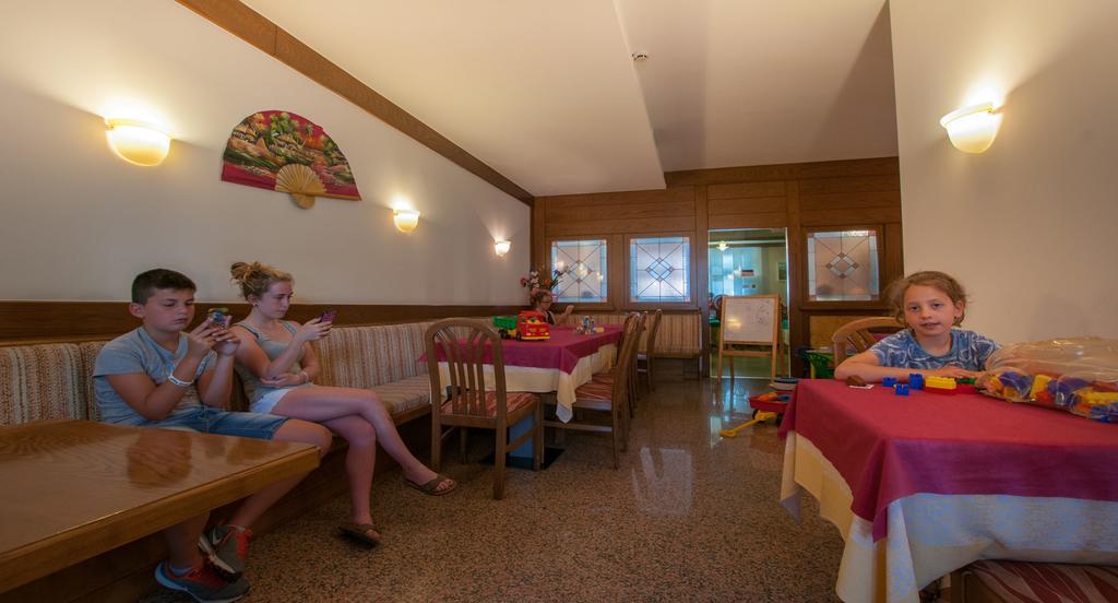 Albergo Sayonara Comano Terme Eksteriør billede