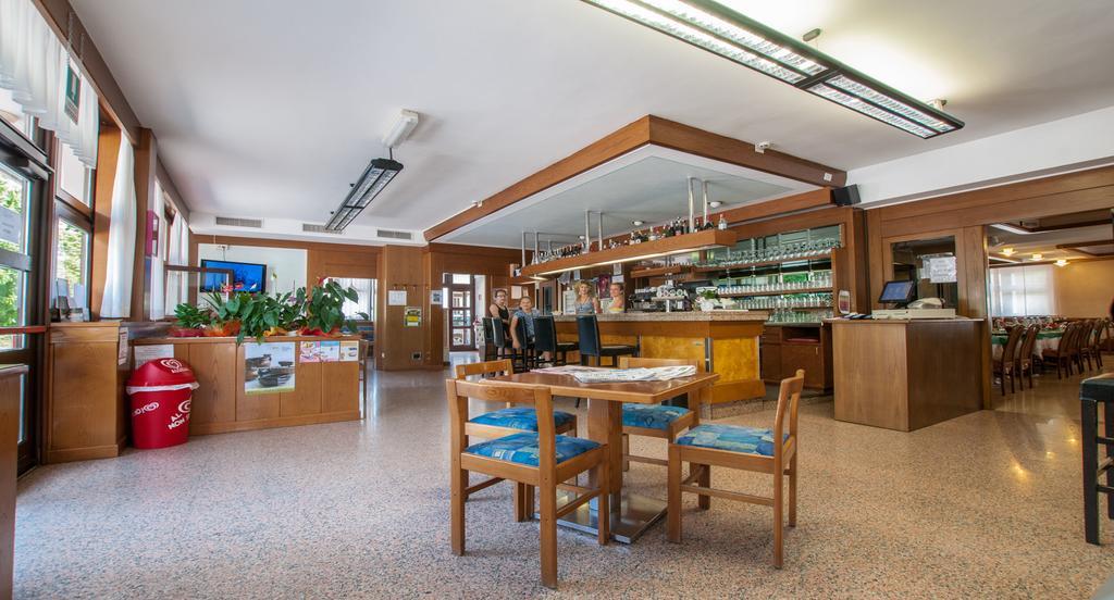 Albergo Sayonara Comano Terme Eksteriør billede