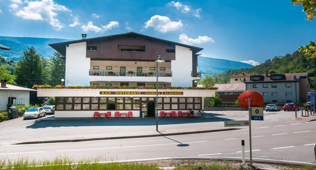Albergo Sayonara Comano Terme Eksteriør billede